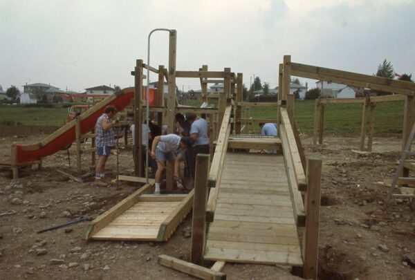 The creative play unit at Springdale Gardens under construction in 1988. Courtesy Kawartha Lakes Public Library.