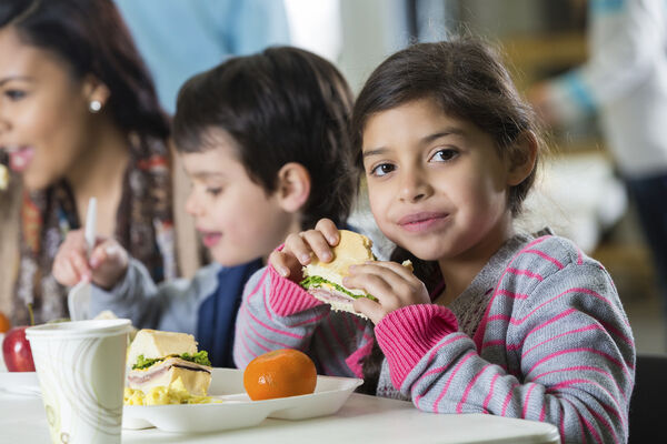 Summer lunch program fed hundreds of kids across Lindsay