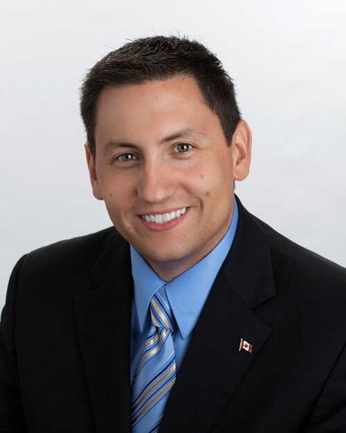 Schmale visits Victoria Manor to discuss long term care