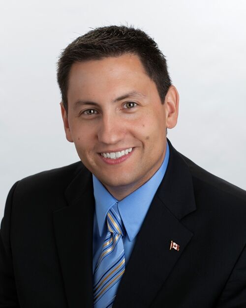 Schmale visits Victoria Manor to discuss long term care