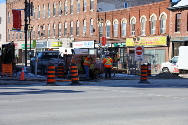 Local businesses work around downtown reconstruction
